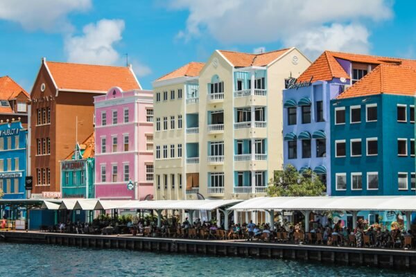 Curaçao Travel Essentials: Top Attractions and Insider Tips [PDF]